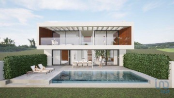 House 3 Bedrooms in Mexilhoeira Grande