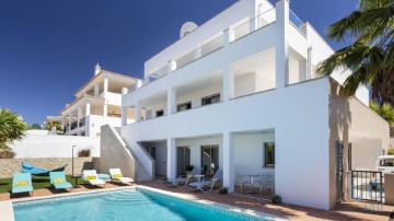 House 5 Bedrooms in Alvor