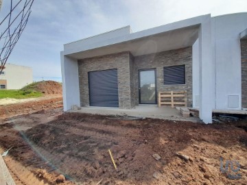 House 3 Bedrooms in O. Azeméis, Riba-Ul, Ul, Macinhata Seixa, Madail