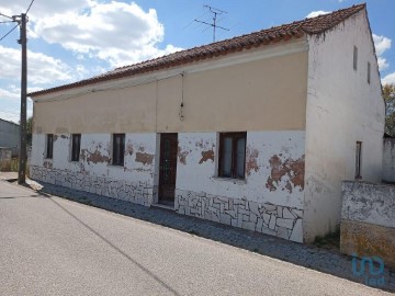 House 3 Bedrooms in Benavila e Valongo
