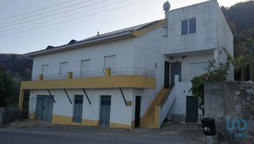 House 4 Bedrooms in Montes da Senhora