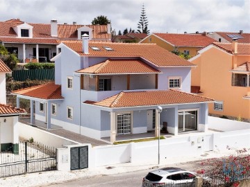 House 4 Bedrooms in Santo Onofre e Serra do Bouro