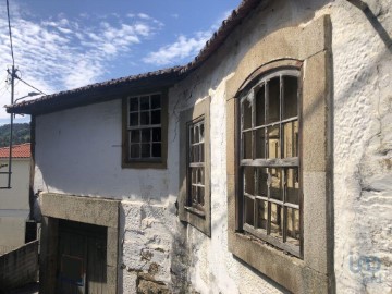 House 3 Bedrooms in Louredo e Fornelos