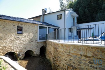 Quintas e casas rústicas 3 Quartos em Santa Maria da Feira, Travanca, Sanfins e Espargo