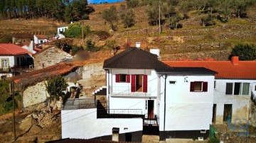 House 2 Bedrooms in Sanfins do Douro