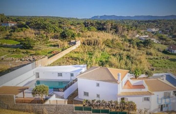 House 5 Bedrooms in Colares