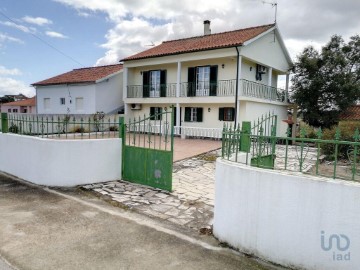House 3 Bedrooms in São Pedro do Esteval