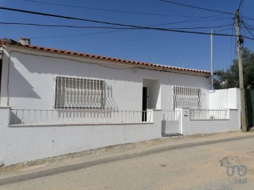 House 4 Bedrooms in Malagueira e Horta das Figueiras