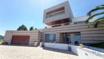 House 5 Bedrooms in Palmeira de Faro e Curvos