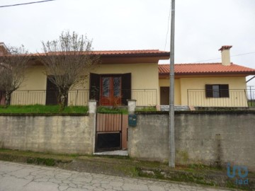 House 3 Bedrooms in Friões