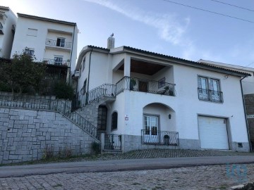 House 4 Bedrooms in Oliveira do Hospital e São Paio de Gramaços
