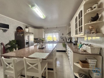 House 4 Bedrooms in Azoia de Cima e Tremês