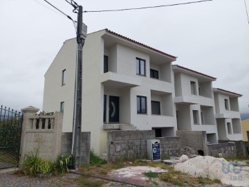 House 3 Bedrooms in Eiras e Mei