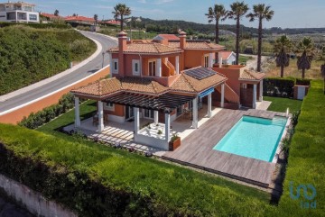 House 4 Bedrooms in Amoreira
