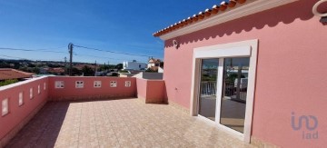 Maison 3 Chambres à Charneca de Caparica e Sobreda