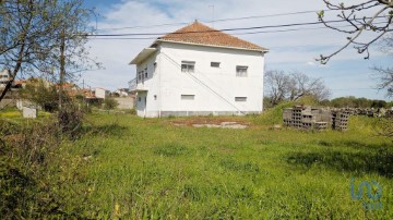 House 4 Bedrooms in Lameiras