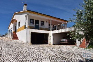 House 3 Bedrooms in Brogueira, Parceiros de Igreja e Alcorochel