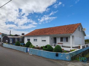 House 3 Bedrooms in Ribeiras