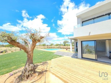 House 5 Bedrooms in Quarteira