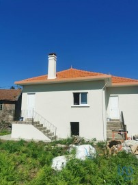 House 2 Bedrooms in Covas