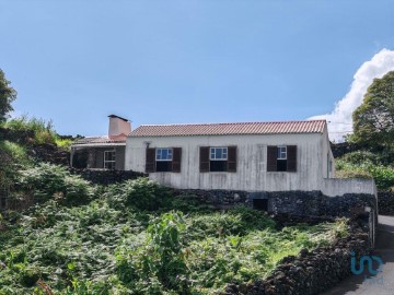 House 3 Bedrooms in Lajes do Pico