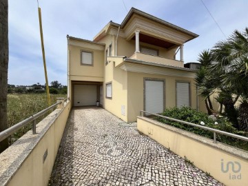 House 3 Bedrooms in Oiã