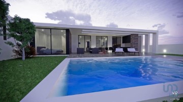 House 3 Bedrooms in Mazarefes e Vila Fria