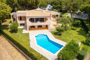 House 8 Bedrooms in Quarteira