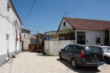 House 3 Bedrooms in Castanheira de Pêra e Coentral