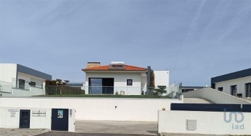 House 3 Bedrooms in Santo Isidoro