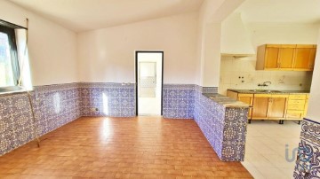 House 3 Bedrooms in Lamas e Cercal
