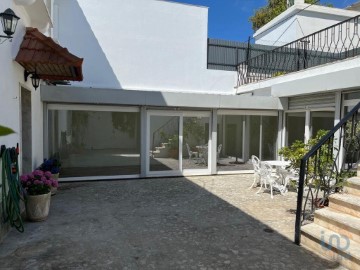 House 4 Bedrooms in Olivais