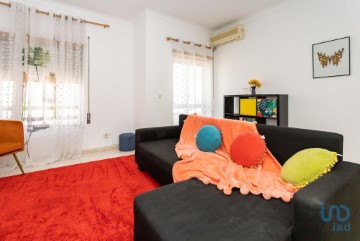Apartment 4 Bedrooms in Samouco