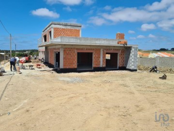 House 4 Bedrooms in Atouguia da Baleia