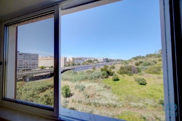 Apartment 4 Bedrooms in São Domingos de Benfica