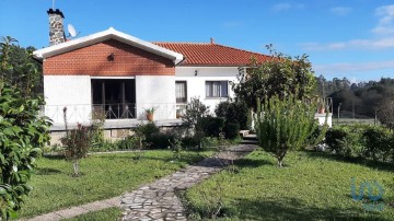 House 5 Bedrooms in Forjães