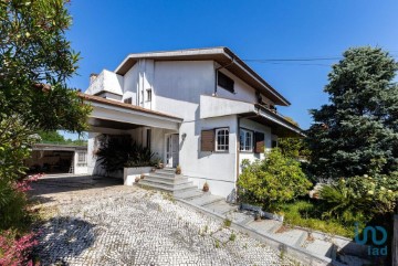 House 5 Bedrooms in Oliveira do Douro