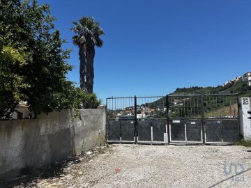 House  in Santo António dos Cavaleiros e Frielas