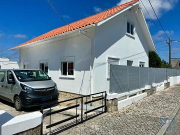 House 6 Bedrooms in Marinha Grande