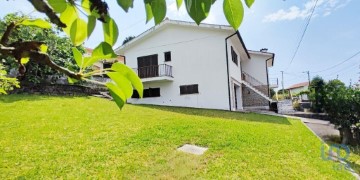 House 4 Bedrooms in Seixas