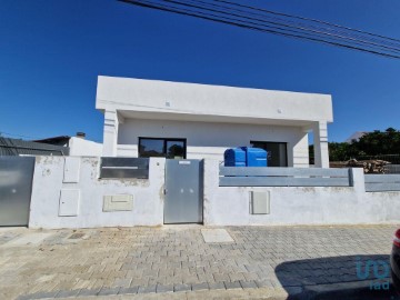 House 3 Bedrooms in Fernão Ferro
