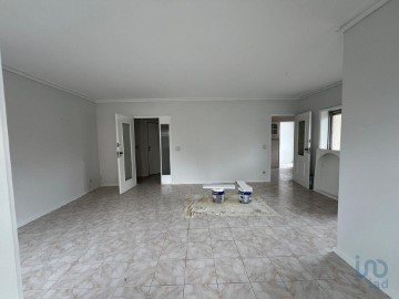 Apartment 3 Bedrooms in Mafamude e Vilar do Paraíso