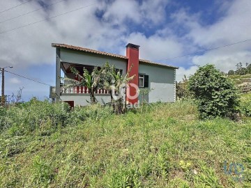 House 3 Bedrooms in Canhas