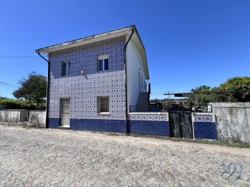 House 3 Bedrooms in Macieira da Maia