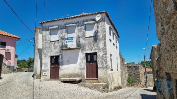 House 4 Bedrooms in Açores e Velosa