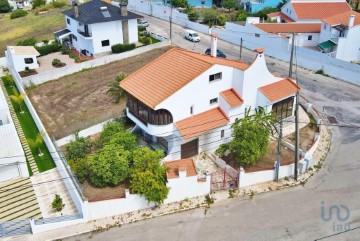 House 3 Bedrooms in Caparica e Trafaria