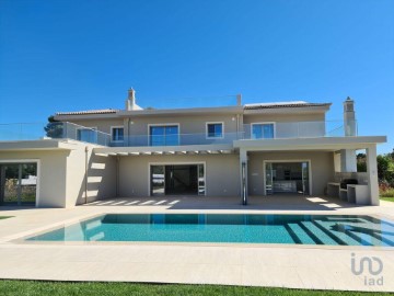 House 5 Bedrooms in Quarteira