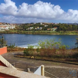 House 4 Bedrooms in Oliveira do Douro