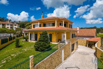 House 4 Bedrooms in Turquel