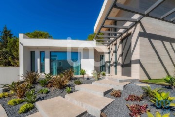 House 5 Bedrooms in Quarteira